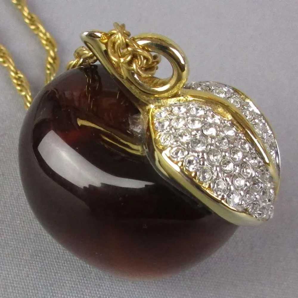 Vintage Amber Lucite APPLE Pendant Necklace w/ Rh… - image 7
