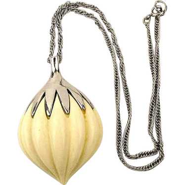 1960s TRIFARI Melon Ribbed Pendant Necklace - image 1