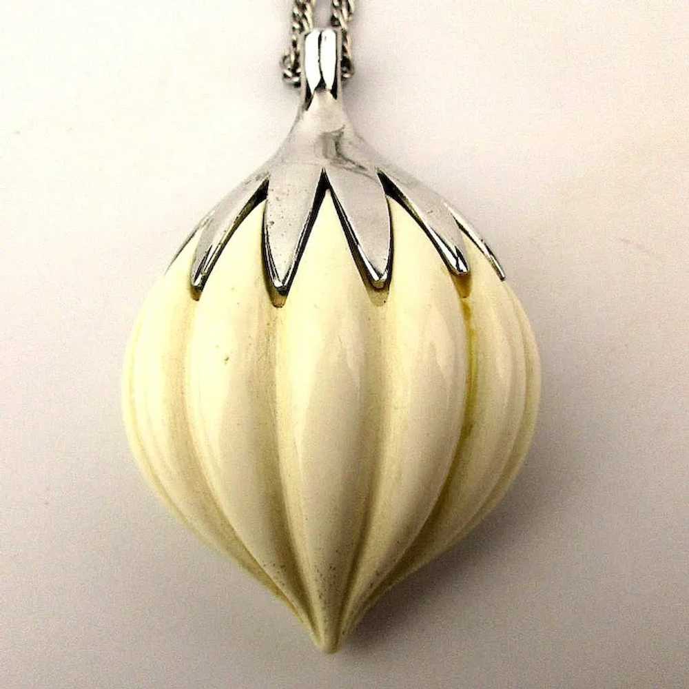1960s TRIFARI Melon Ribbed Pendant Necklace - image 2