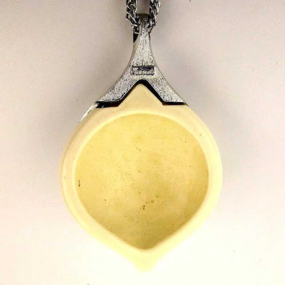1960s TRIFARI Melon Ribbed Pendant Necklace - image 4