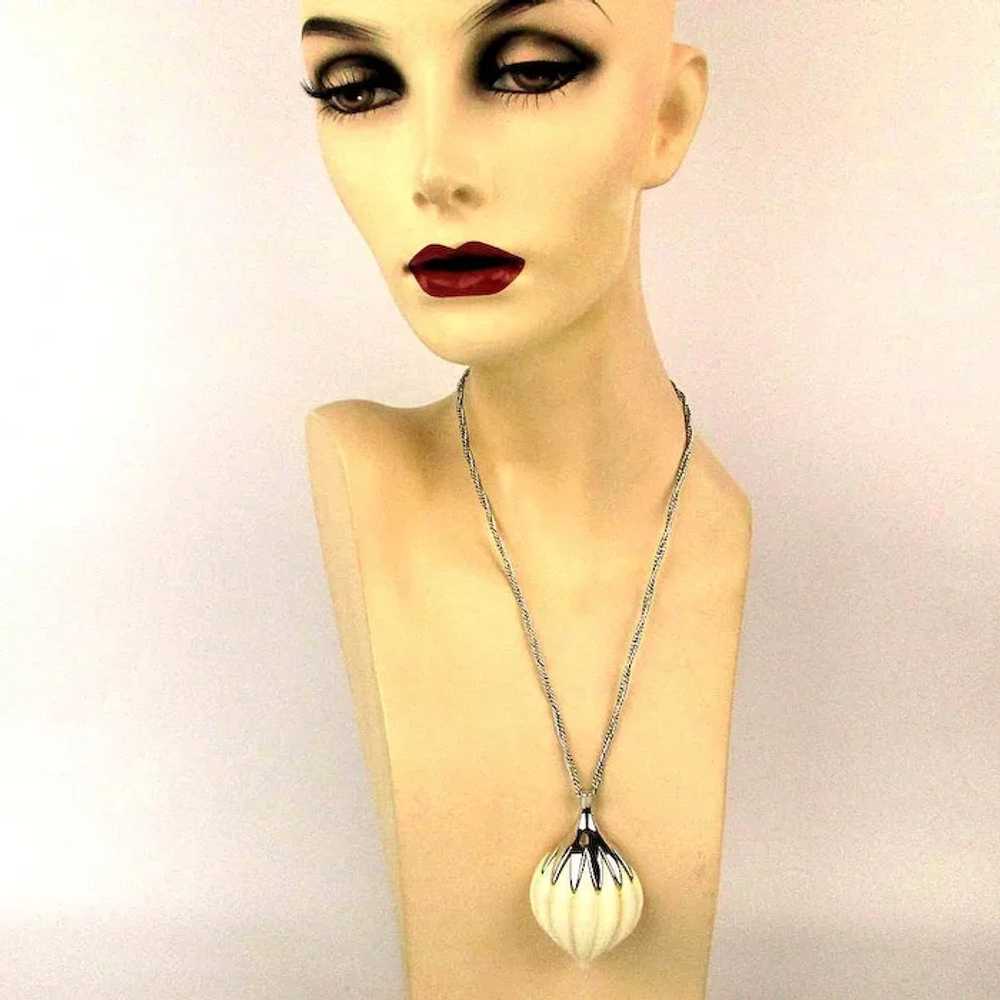 1960s TRIFARI Melon Ribbed Pendant Necklace - image 6