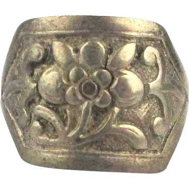 Antique Qing Dynasty Floral Silver Ring