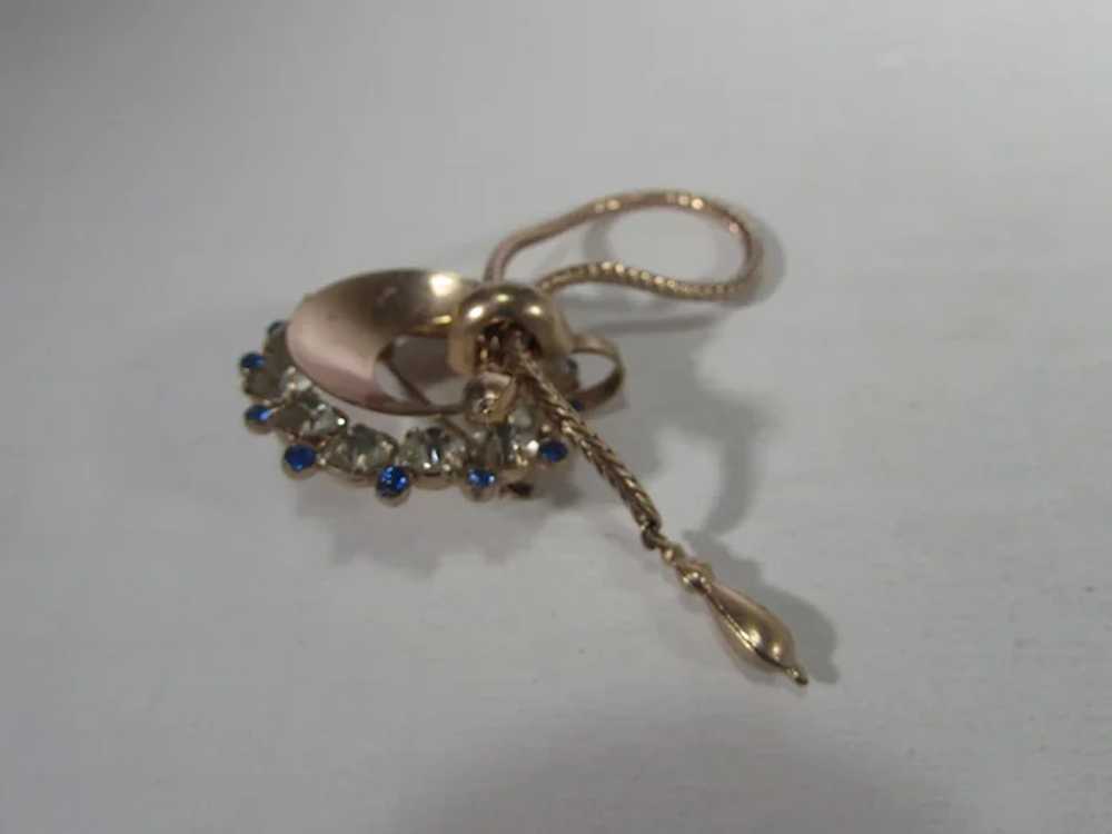 1940's Gold Tone Pin with Blue and Clear Crystals - image 8