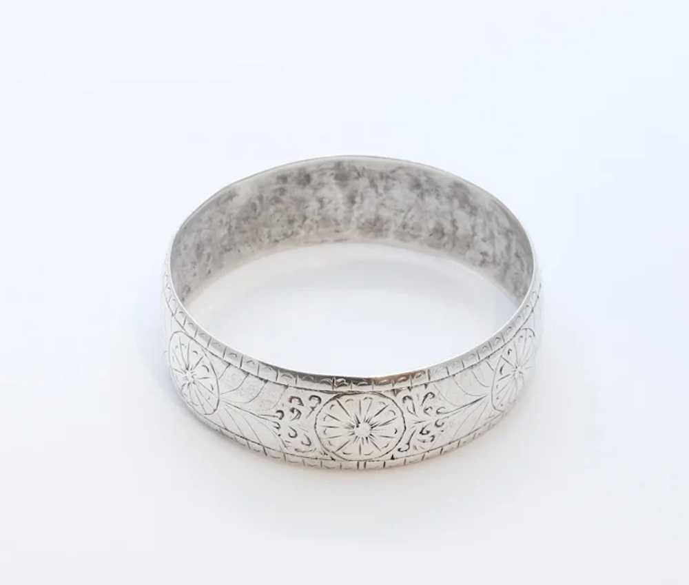 Vintage Handmade Repousse Silver Bangle Bracelet - image 5