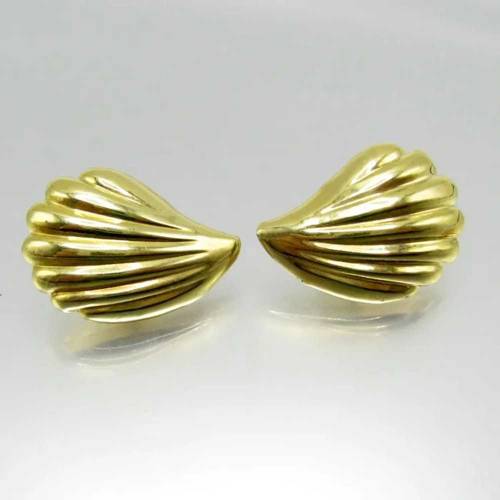 Vintage 14K Shell Yellow Gold Pierced Earrings - image 2