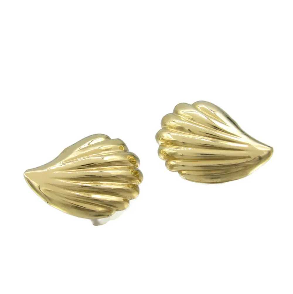 Vintage 14K Shell Yellow Gold Pierced Earrings - image 4