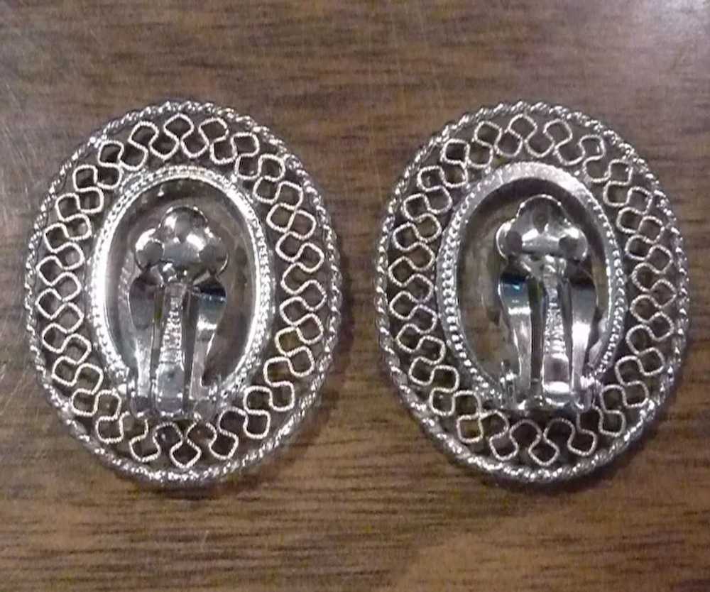 Cameo Clip-On Whiting and Davis Co. Earrings Mid-… - image 3