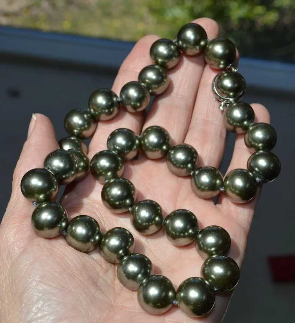 Large Faux Pearl Necklace Choker - image 6