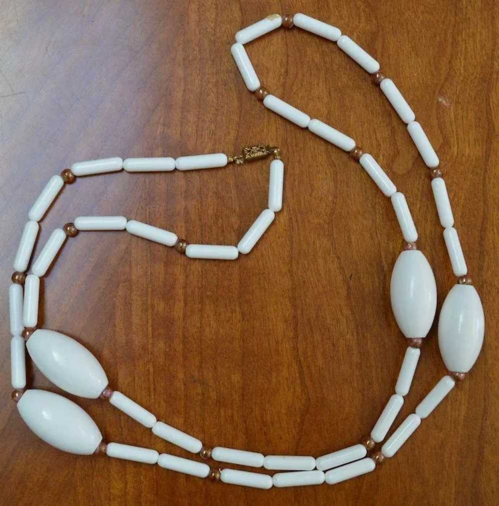 1960's White Bead Necklace - image 3