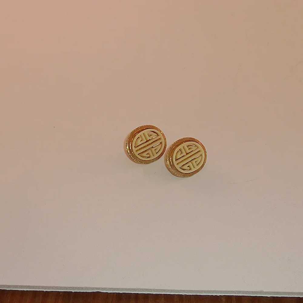 Vendome Cream Asian Gold Tone Clip on Earrings - image 3