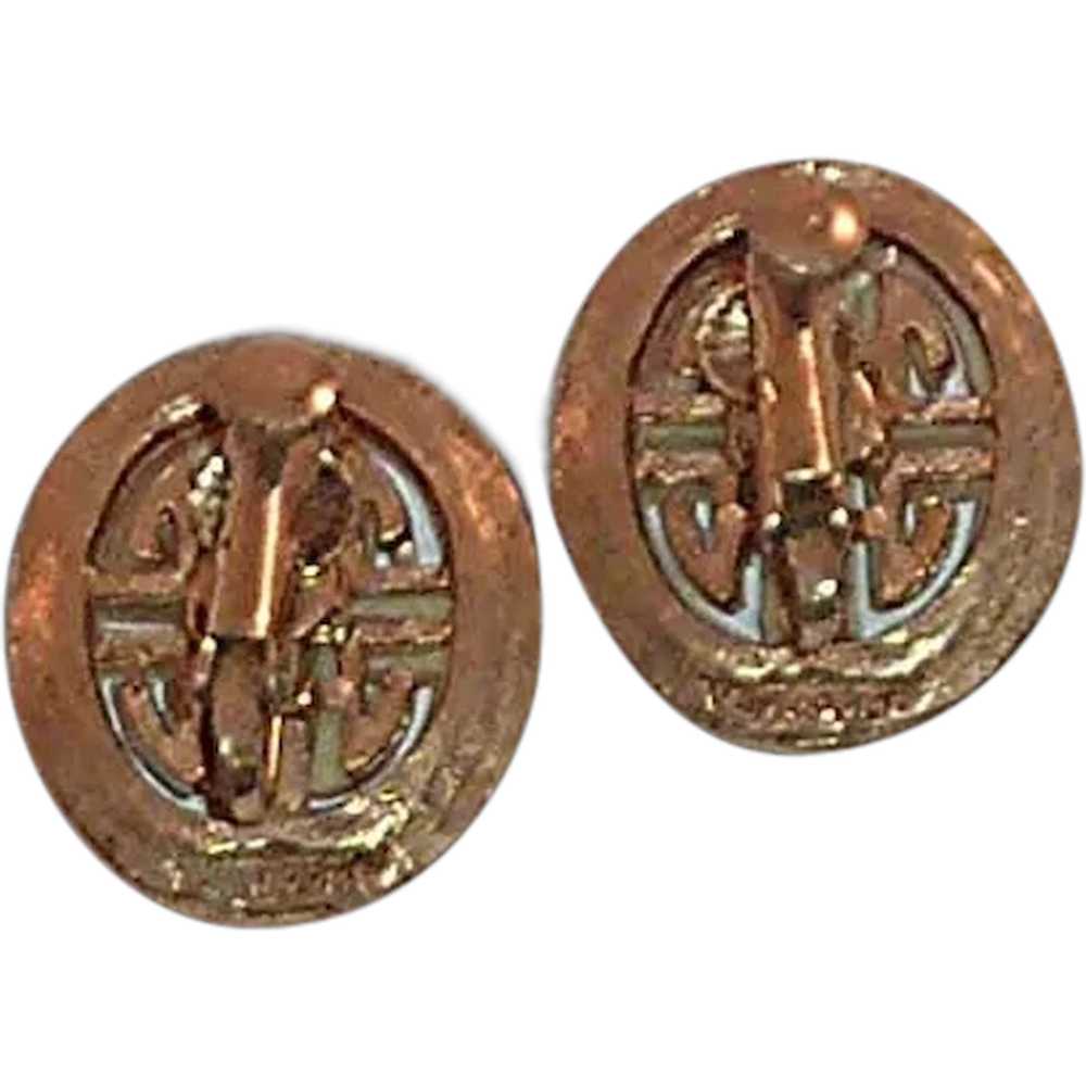 Vendome Cream Asian Gold Tone Clip on Earrings - image 5