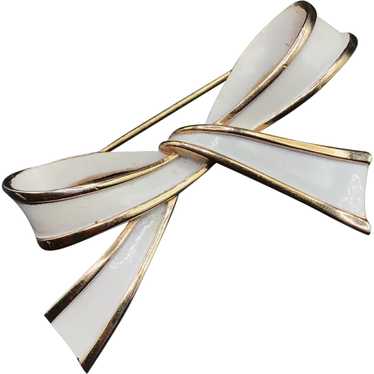 Trifari White Enamel Bow Pin Designer Collectible… - image 1