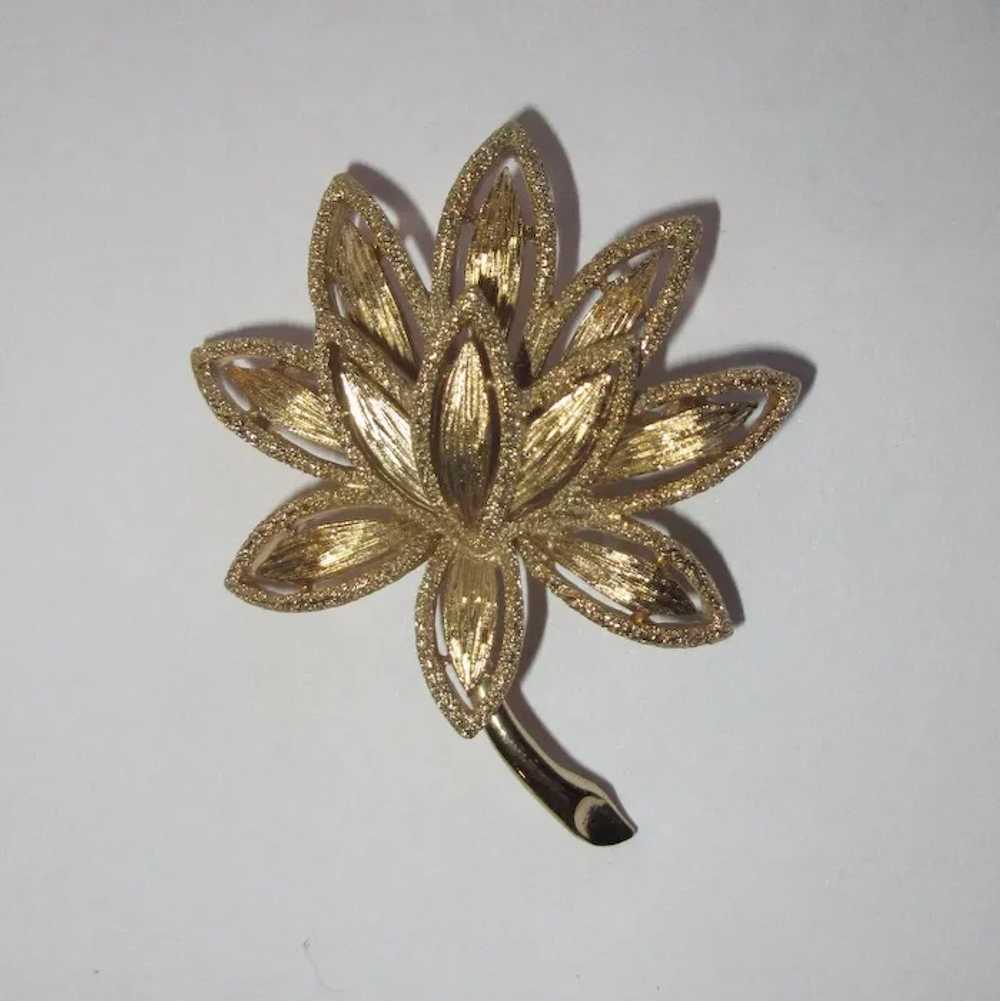 Vintage Leaf Pin / Brooch, Gold Toned Avon - image 2