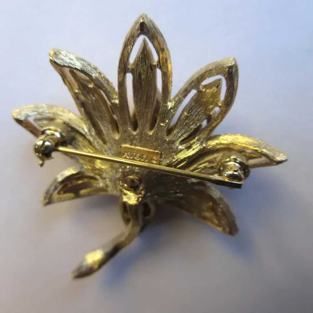 Vintage Leaf Pin / Brooch, Gold Toned Avon - image 4