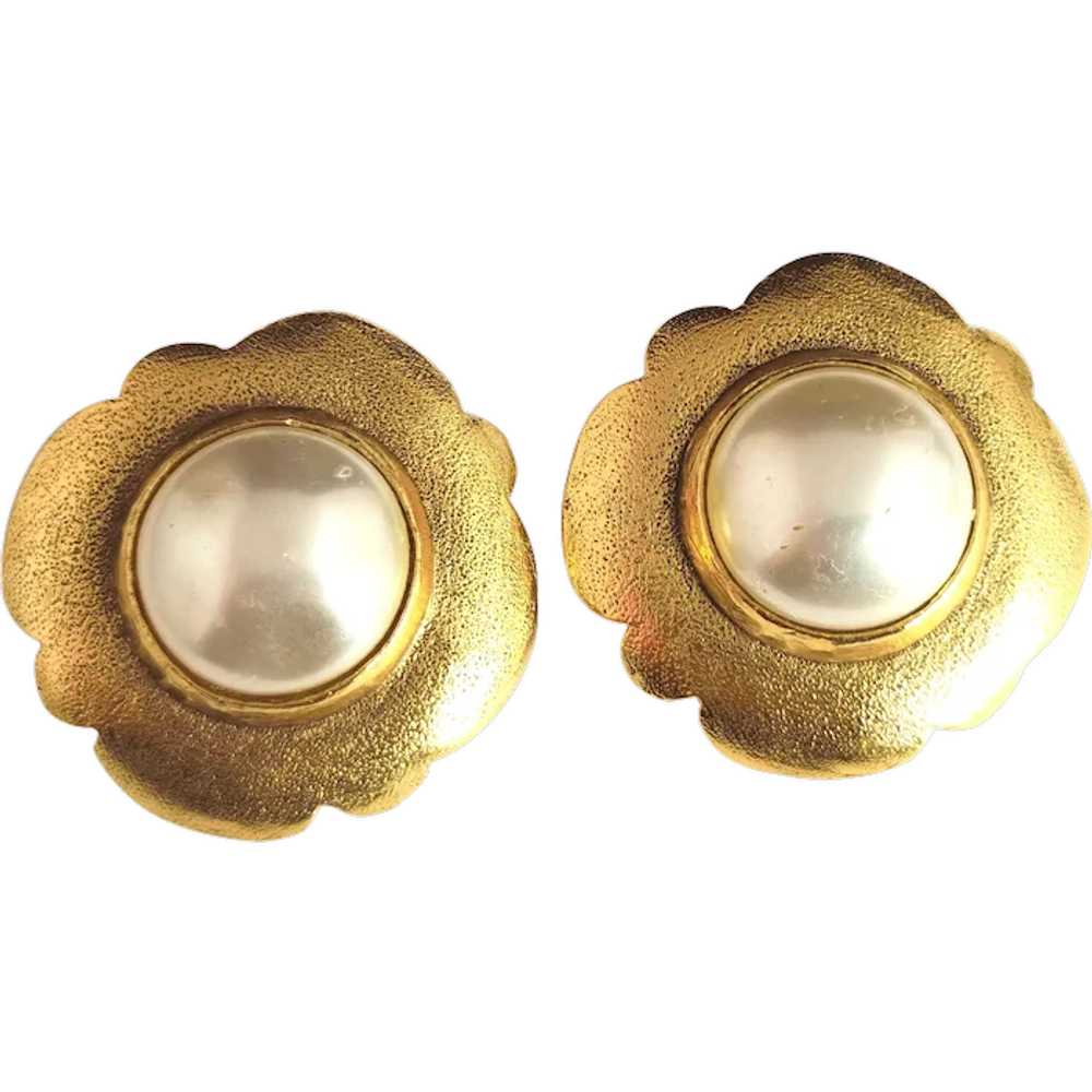 Vintage Chanel Faux pearl clip on earrings, Gold … - image 1