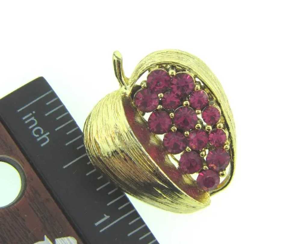 Vintage figural apple Brooch with fuchsia rhinest… - image 3