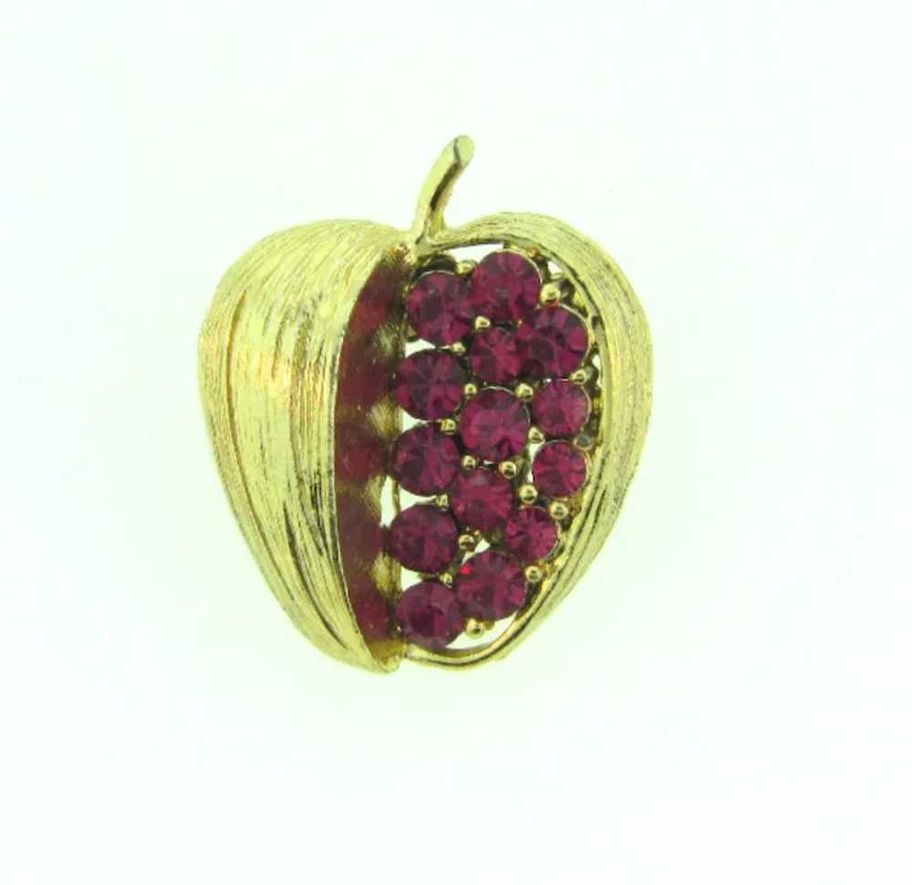 Vintage figural apple Brooch with fuchsia rhinest… - image 4