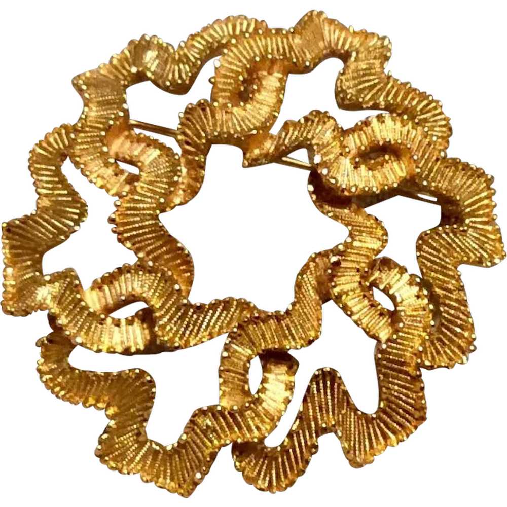 Crown Trifari Gold Tone Metal Circle Brooch - image 1