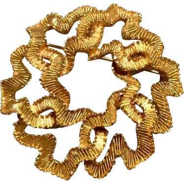Crown Trifari Gold Tone Metal Circle Brooch - image 1