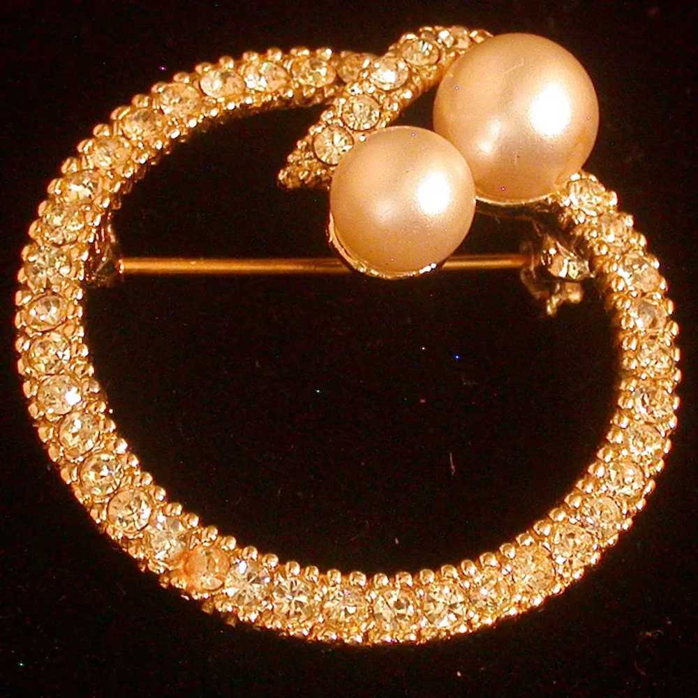 Vintage Rhinestone and Simulated Pearl Circle Pin - image 2