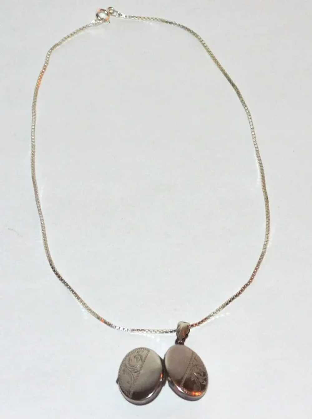 1950s Etched Sterling Locket Pendant Necklace - image 7