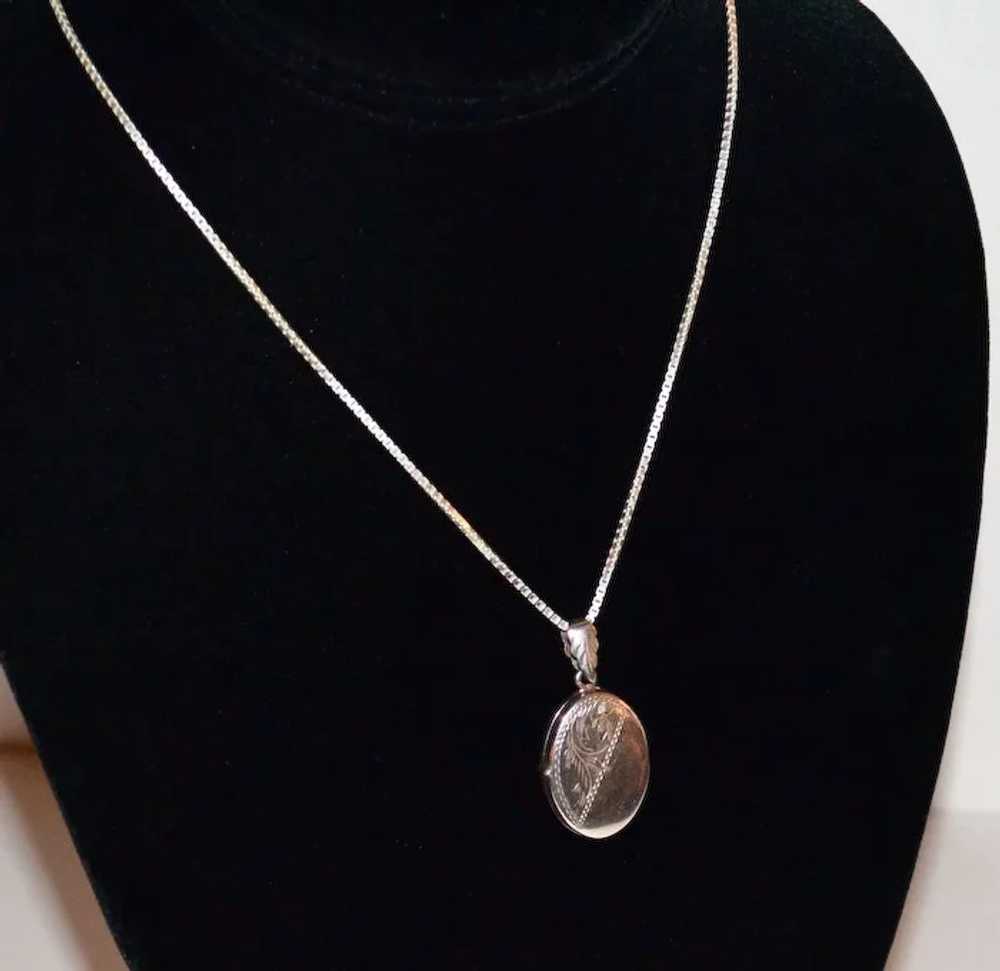 1950s Etched Sterling Locket Pendant Necklace - image 8