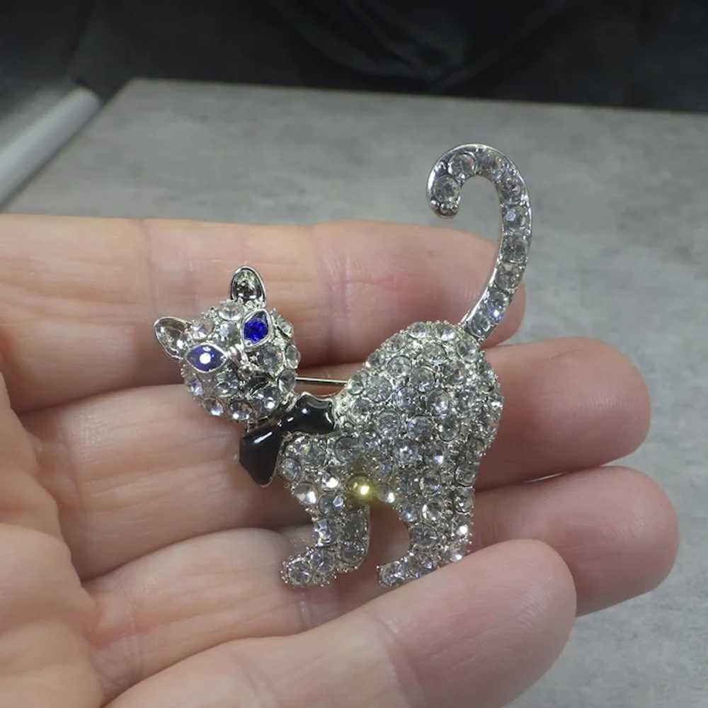 Vintage Rhinestone Cat Brooch, Clear Crystals 198… - image 4