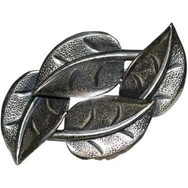 Beau Sterling Silver Classic Textured Leaf Figura… - image 1