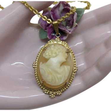 Gorgeous Vintage Shell Cameo Necklace 10K Gold Fi… - image 1