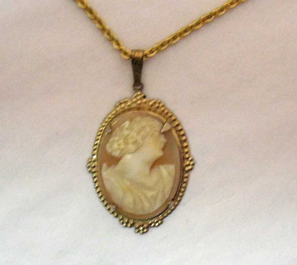Gorgeous Vintage Shell Cameo Necklace 10K Gold Fi… - image 2