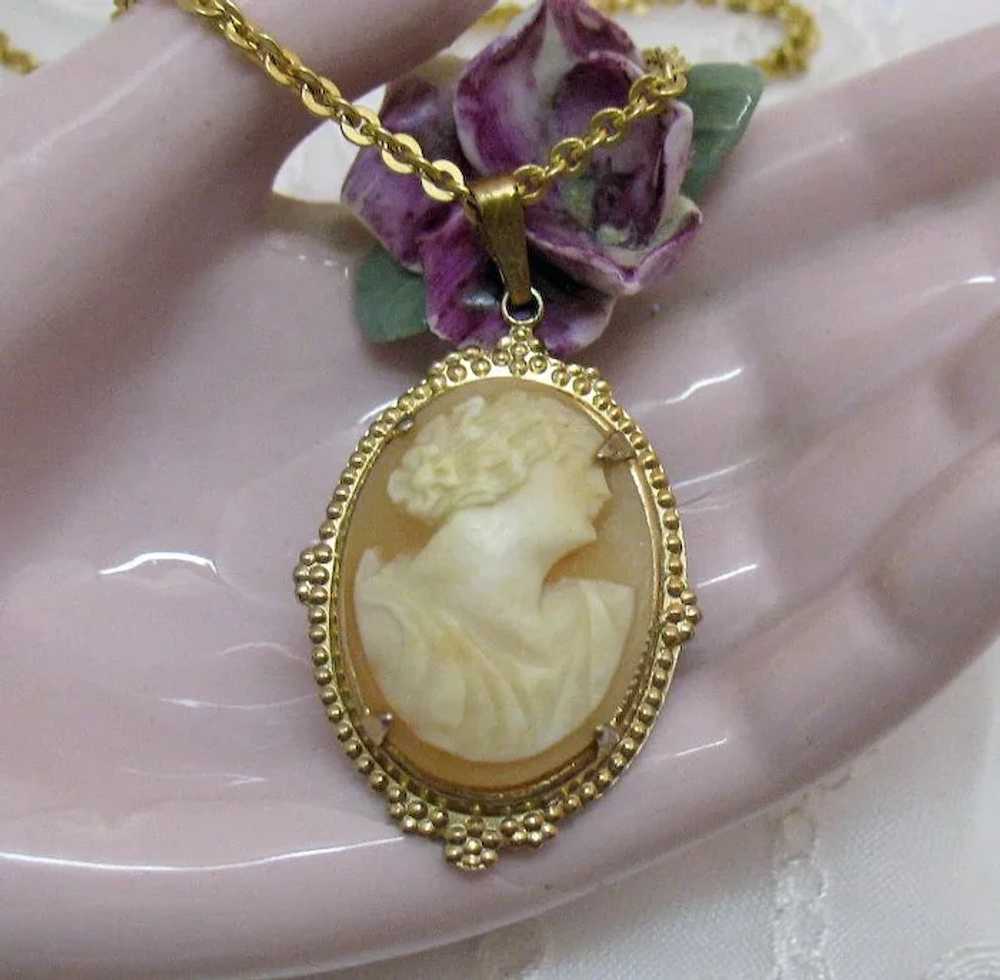 Gorgeous Vintage Shell Cameo Necklace 10K Gold Fi… - image 4