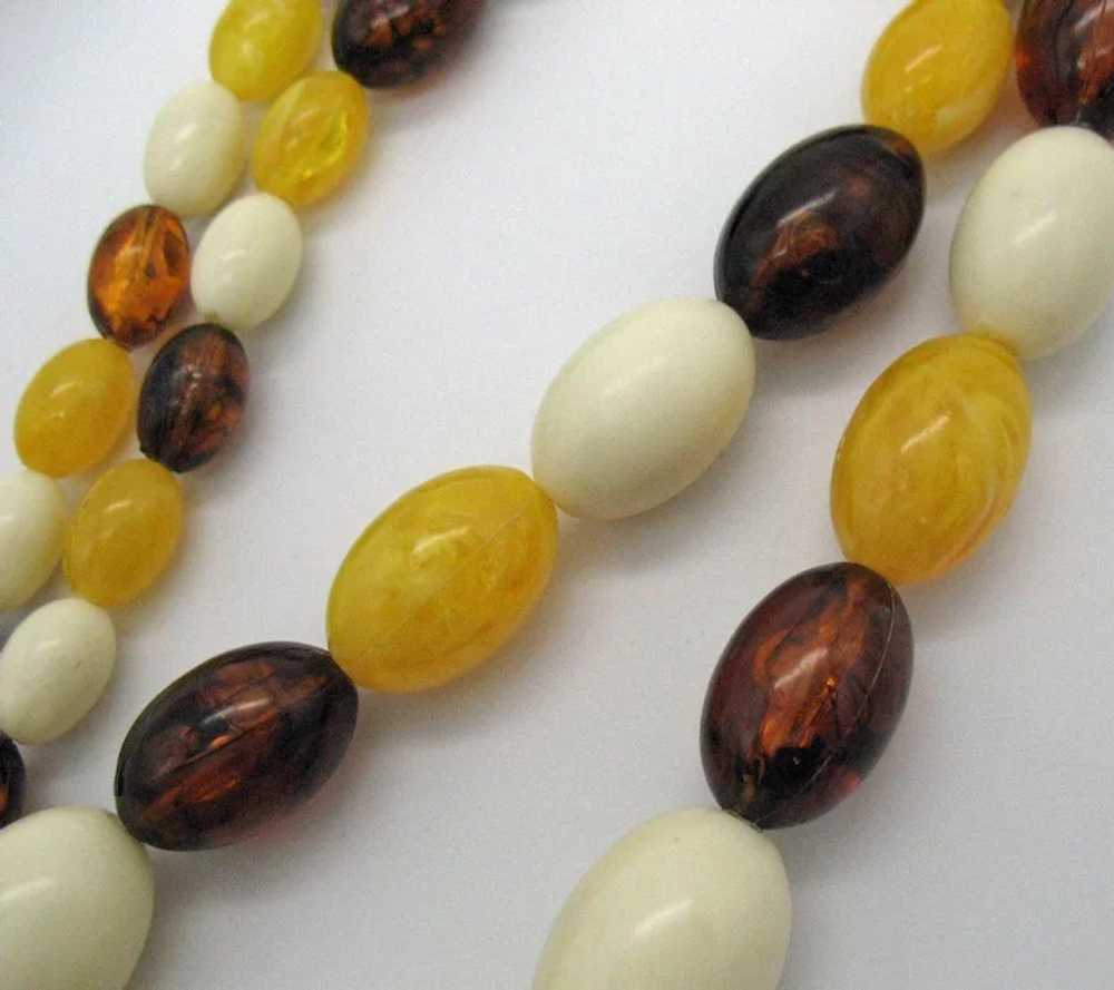 Bold Vintage Lucite Barrel Bead Necklace Cream Eg… - image 4