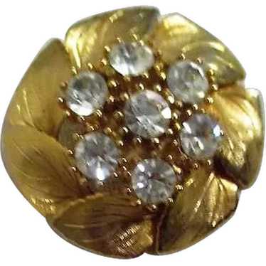Gold Tone Brooch with Circlet of Leaves and Large… - image 1