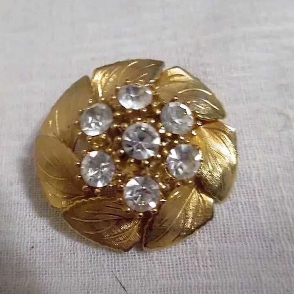 Gold Tone Brooch with Circlet of Leaves and Large… - image 2