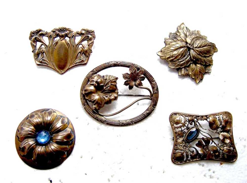 Art Nouveau brooch moulded brass leaf shapes - image 11