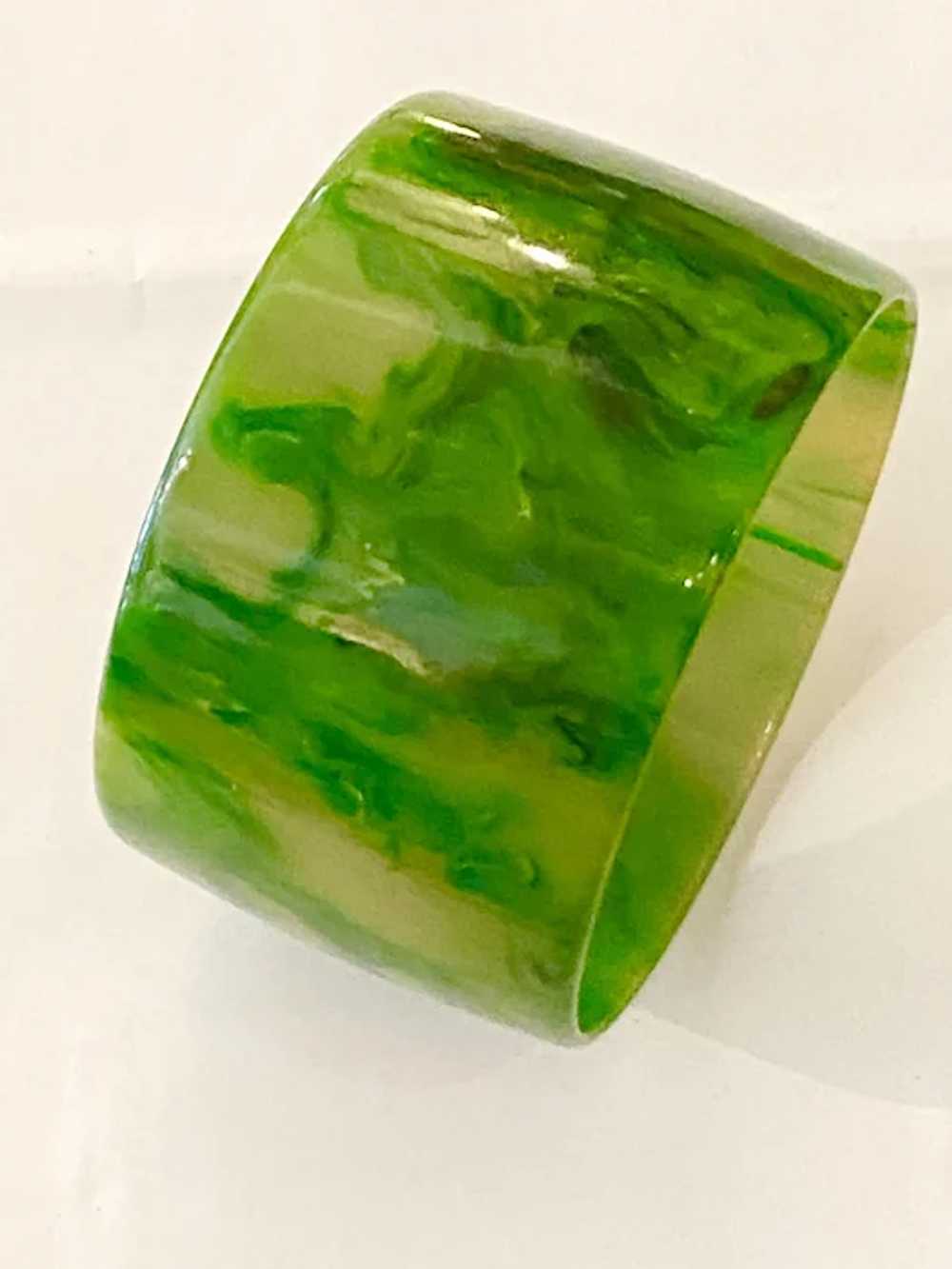 Exquisite 1930 Faux Jade Green Bakelite Marbelize… - image 3