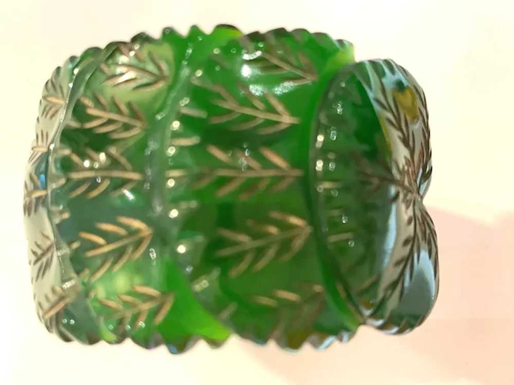 1930s Emerald Green Bakelite Heavy Leaf Carved Hi… - image 5