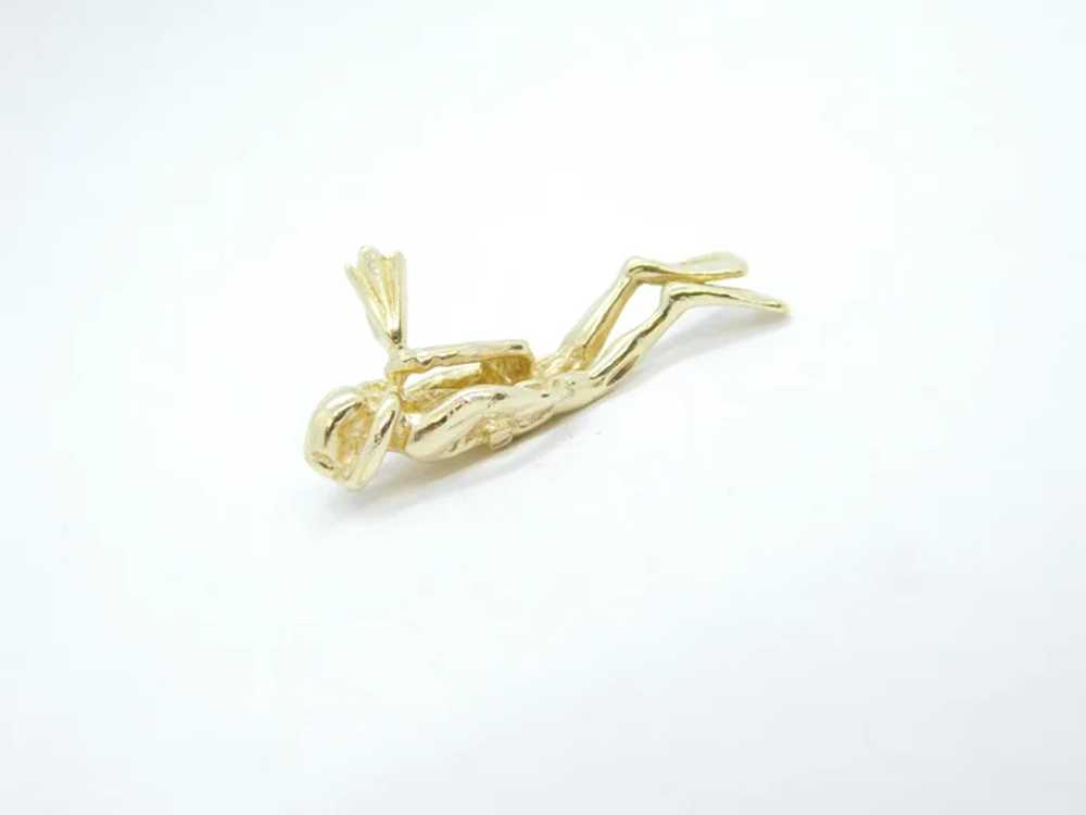 Scuba Diver Pendant 14k Yellow Gold - image 2