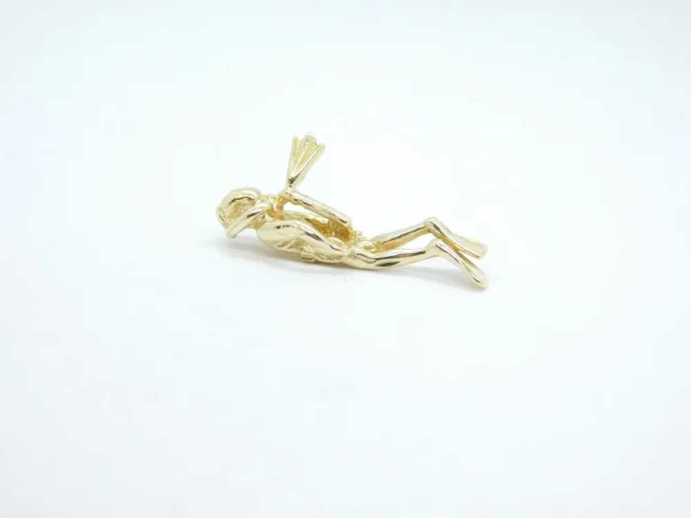 Scuba Diver Pendant 14k Yellow Gold - image 3