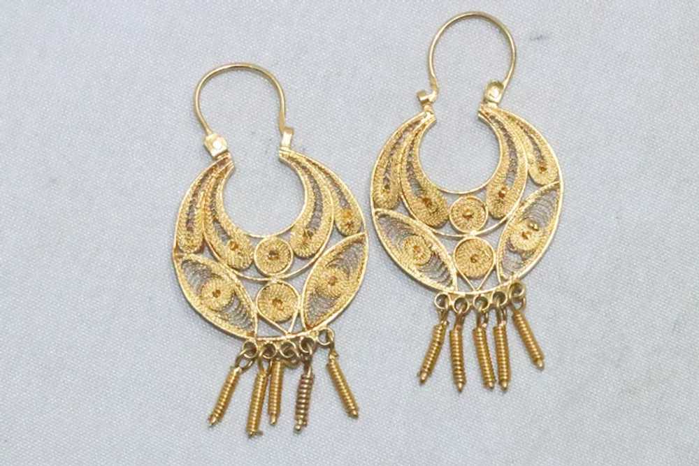 18K Yellow Gold Dangling Filigree Spring Earrings - image 2