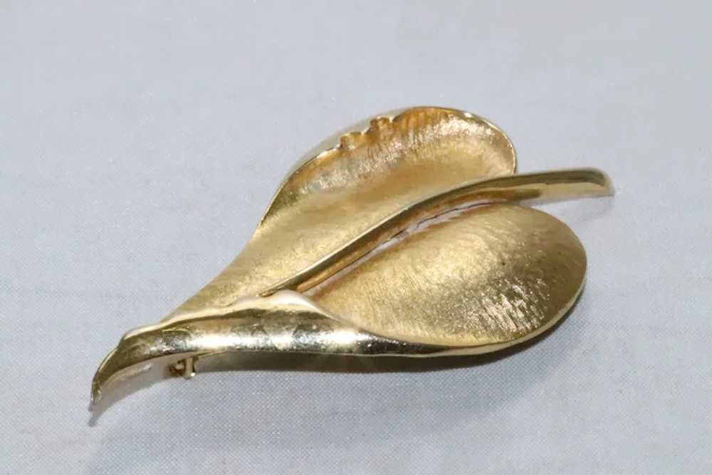 Vintage Leaf Brooch and Earrings Jewelry Set - image 3