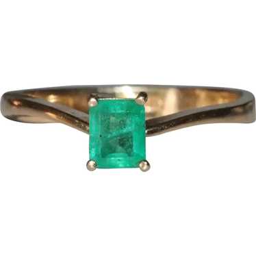 18K Yellow Gold .75 CT Princess Cut Emerald Ring - image 1