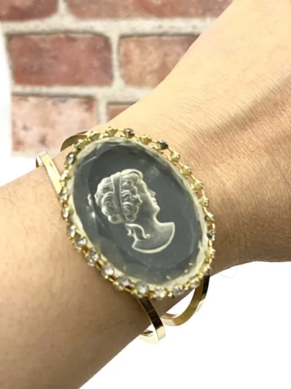 Vintage 1950’s Reverse Carved Glass Cameo Bangle … - image 2