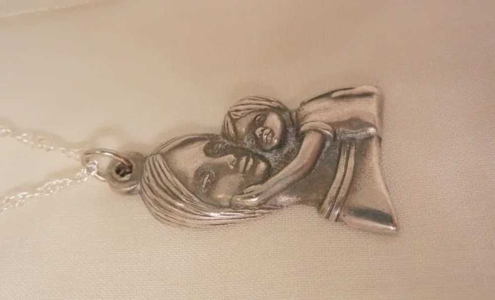 Lovely vintage sterling mother and child Pendant … - image 3