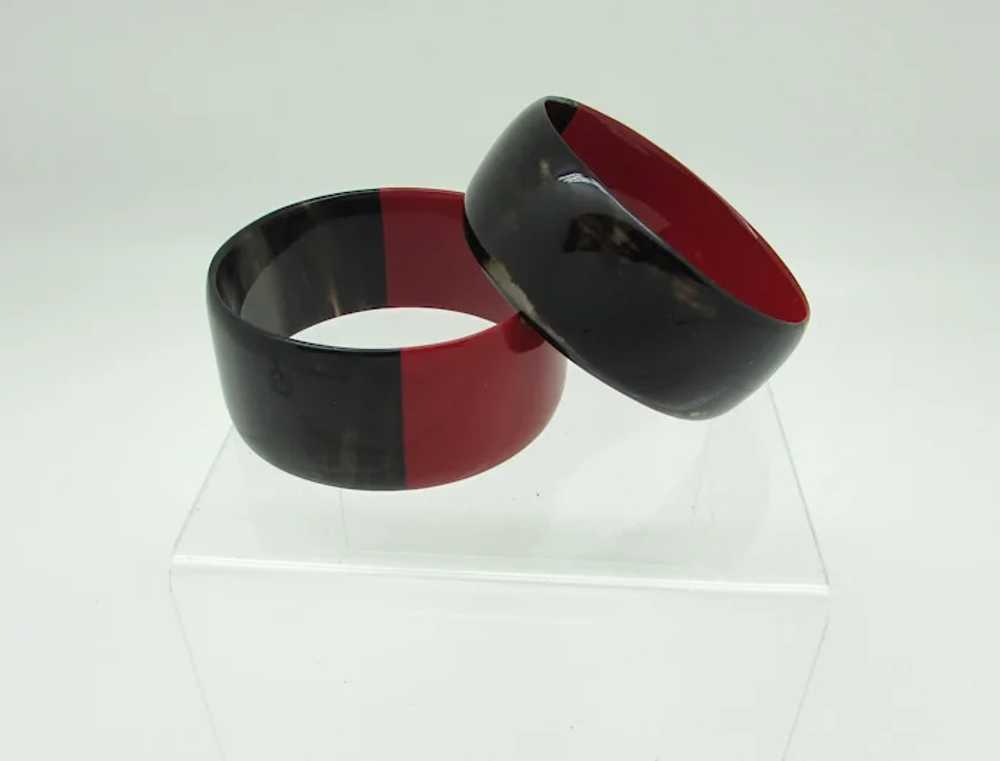Horn and Red Resin Bangles s/2 - image 3