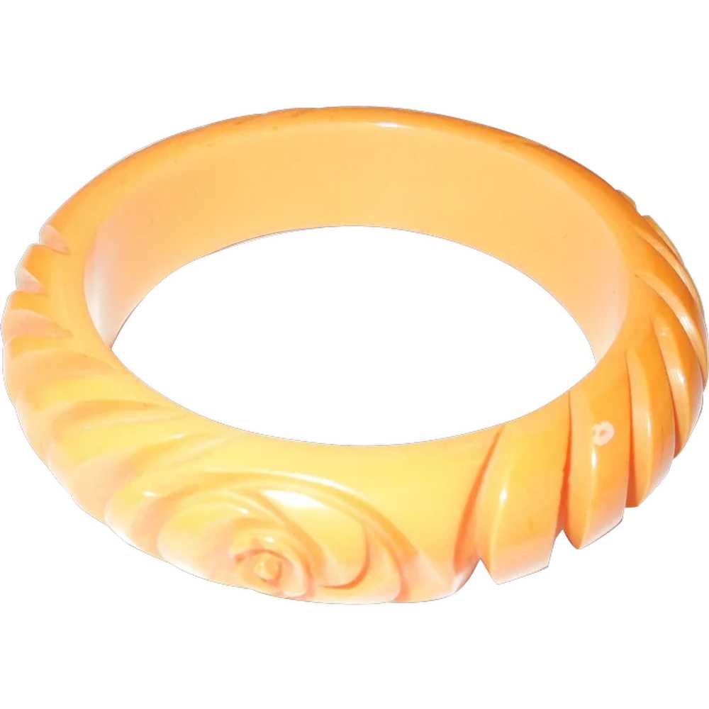 Gorgeous, Deeply Carved Vintage Bakelite Bangle - image 1