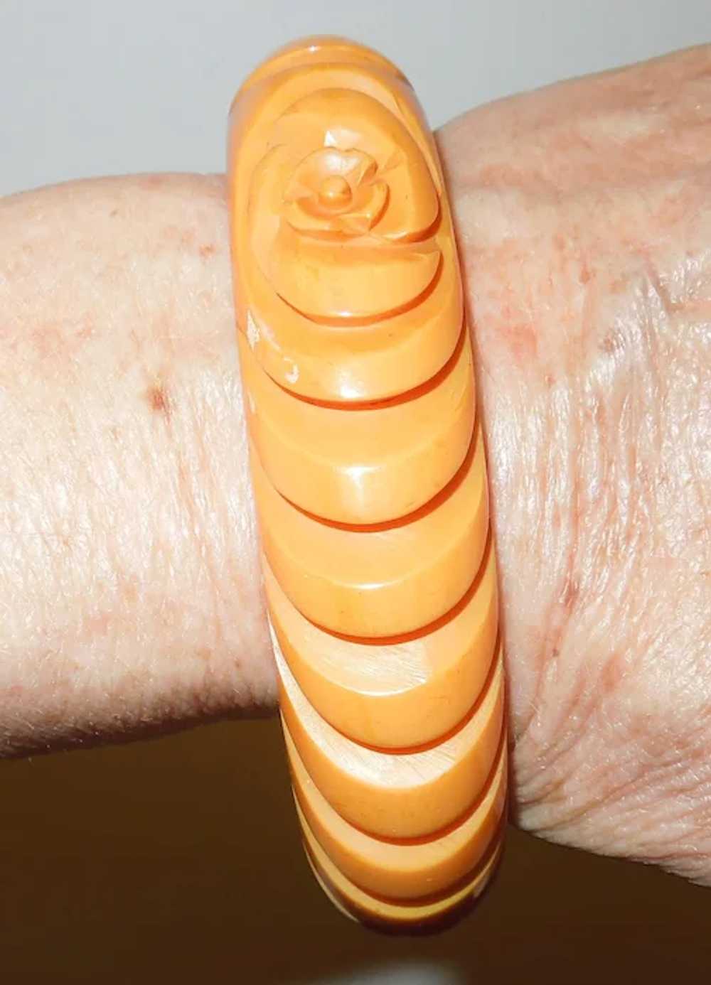 Gorgeous, Deeply Carved Vintage Bakelite Bangle - image 3