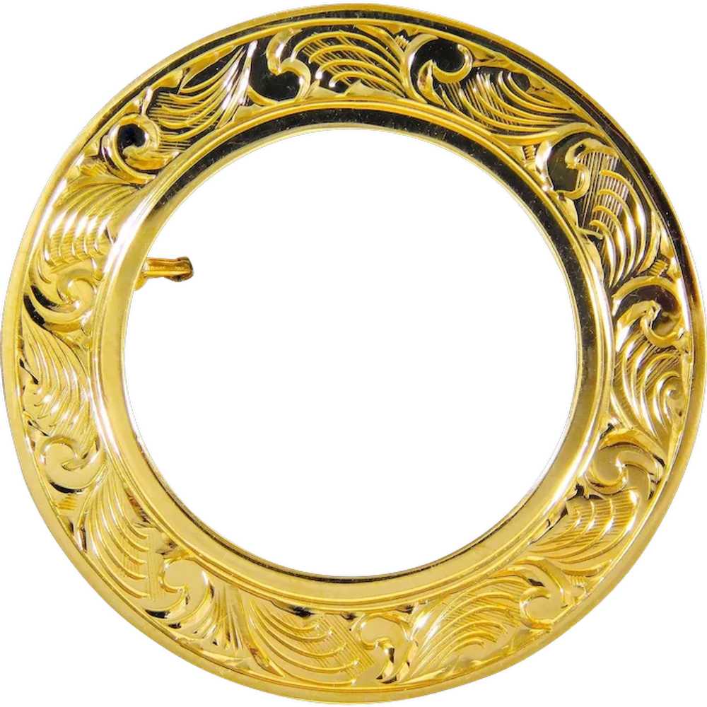 14k Gold Circular Brooch - image 1