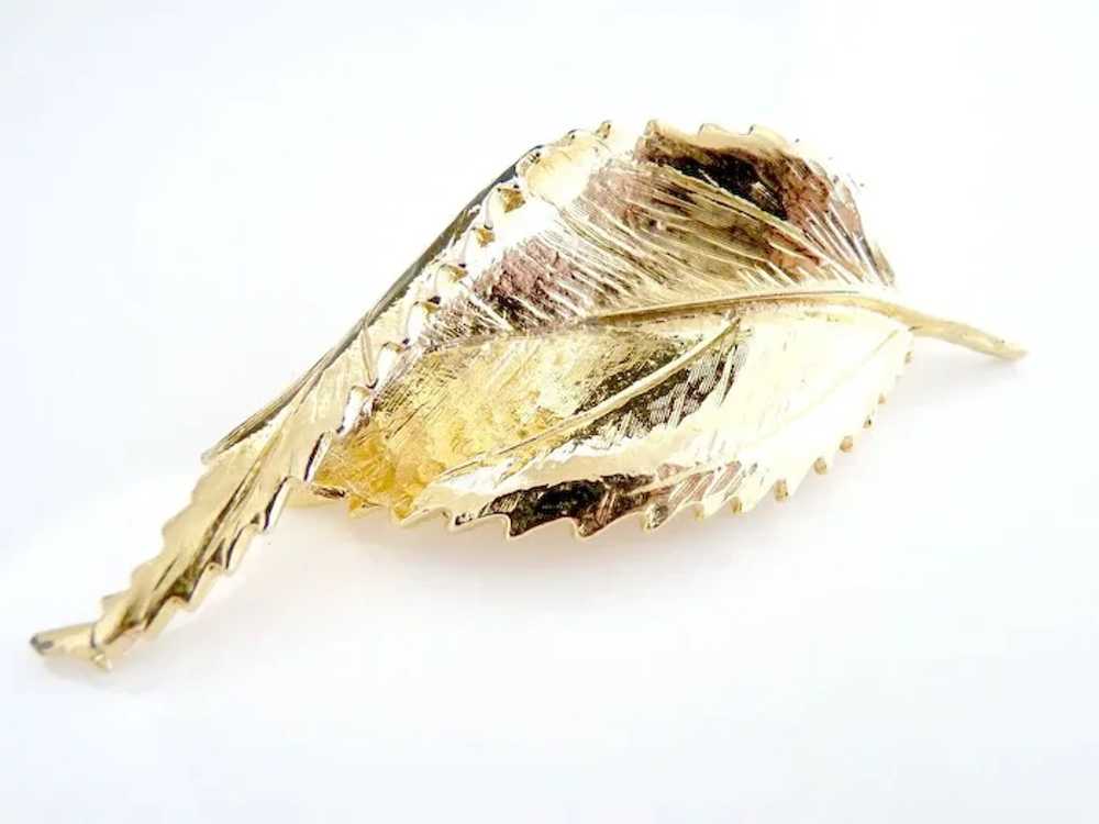 Autumn leaf brooch gold textured design - image 2