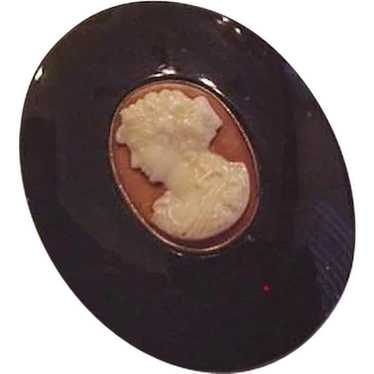 Victorian Glass Cameo Pin - image 1